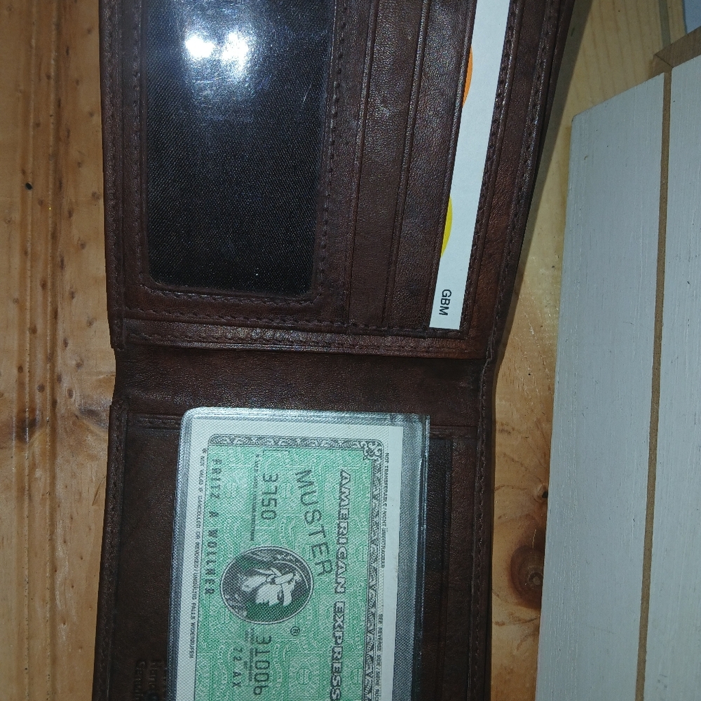 (3) Wallets Lot - Picture 6 of 9